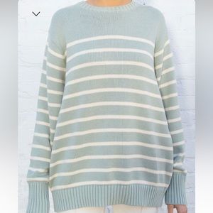 BRANDY MELVILLE SWEATER Size: ONE SIZE